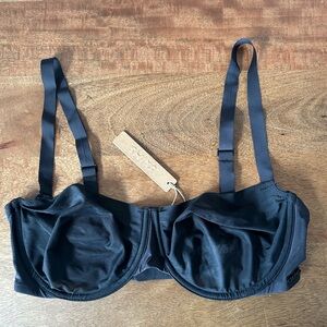 SKIMS No Show Molded Unlined Balconette Bra Onyx